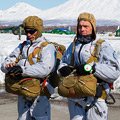 Выполнение учебно-тренировочных прыжков с парашютом десантно-штурмовых подразделений отдельной бригады морской пехоты Тихоокеанского флота (Камчатка)